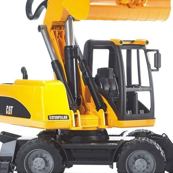 Bruder 1/16 Caterpillar Wheeled Excavator - Image 4