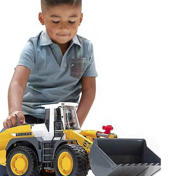 Bruder 1/16 Liebherr Articulated Road Loader L574 - Image 3