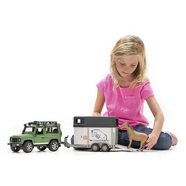 Bruder 1/16 Land Rover Defender with Horse Trailer - Image 3